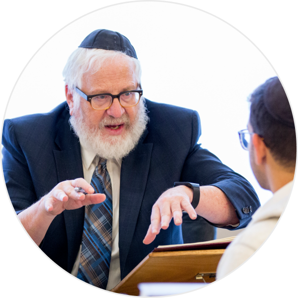 Rabbi Yehuda Shmulewitz having discussion with student
