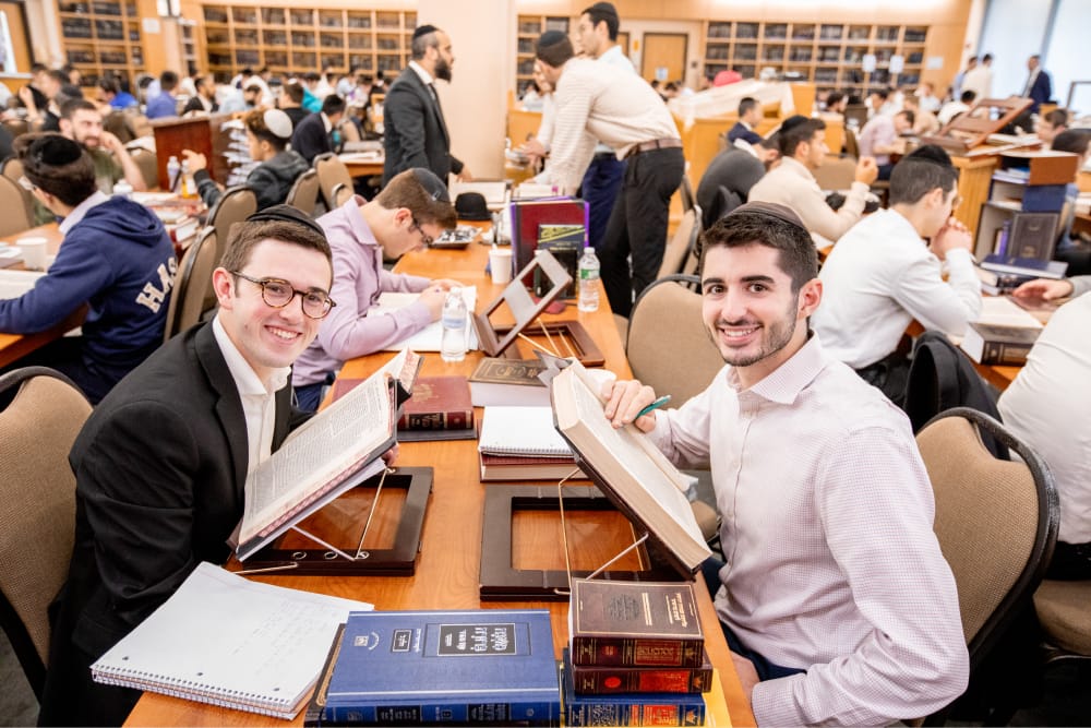 students studying in Beis Medrash